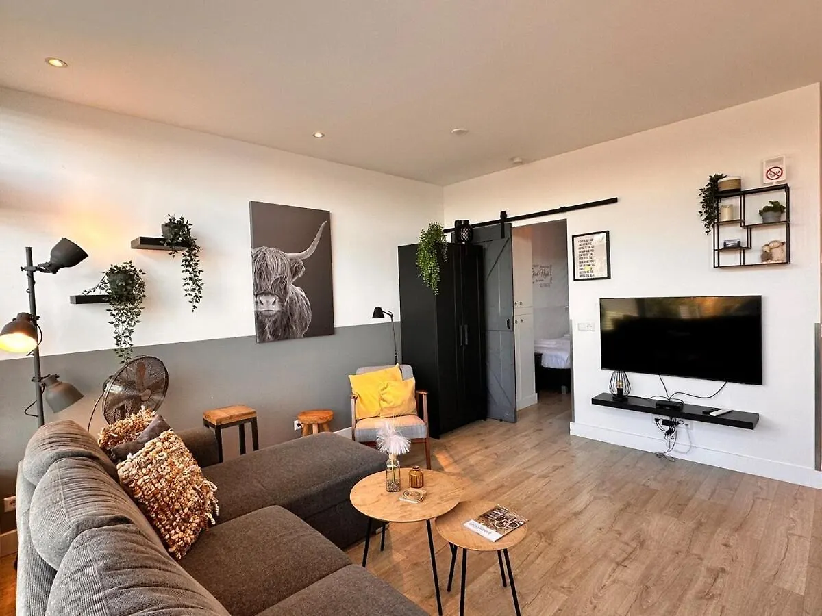 De Schelp 28, Free Parking Daire Zandvoort