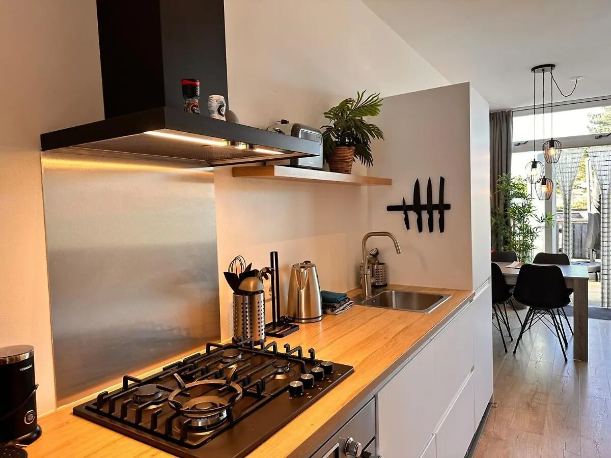 De Schelp 28, Free Parking Daire Zandvoort