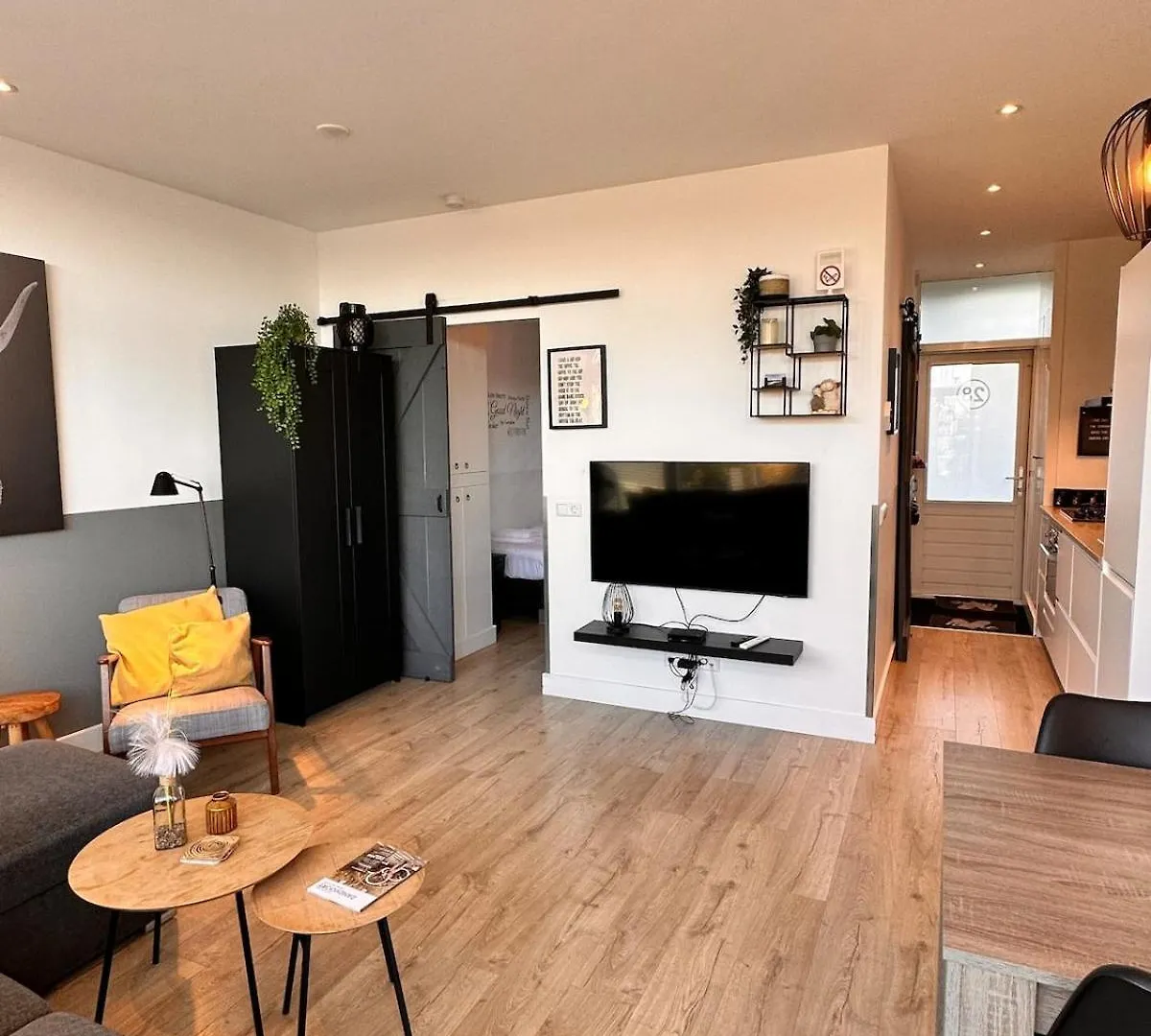 De Schelp 28, Free Parking Daire Zandvoort
